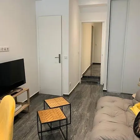 Proche Climatise 2 Pieces Style Loft Apartment *